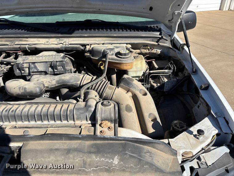 image for item DW7432 2005 Ford F250 XL Super Duty Ext. Cab utility bed pickup truck