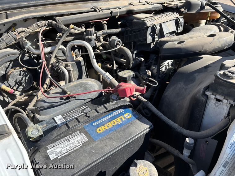 image for item DW7432 2005 Ford F250 XL Super Duty Ext. Cab utility bed pickup truck