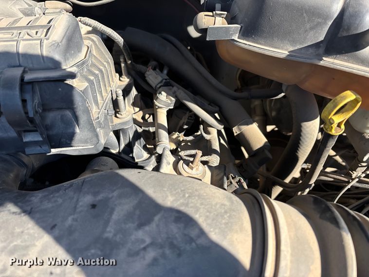 image for item DW7432 2005 Ford F250 XL Super Duty Ext. Cab utility bed pickup truck