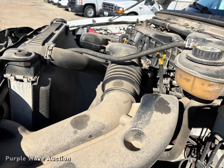 image for item DW7432 2005 Ford F250 XL Super Duty Ext. Cab utility bed pickup truck