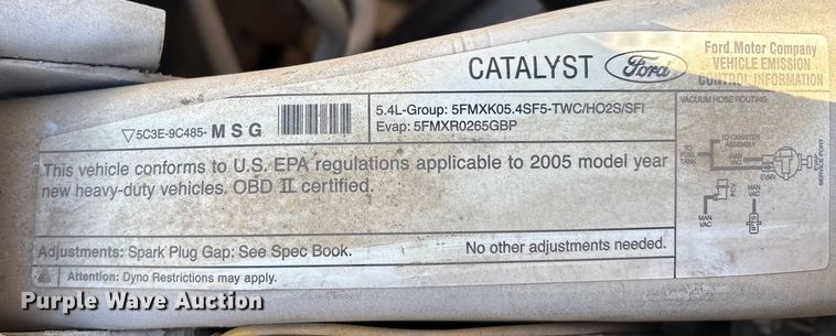 image for item DW7432 2005 Ford F250 XL Super Duty Ext. Cab utility bed pickup truck