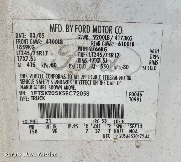 image for item DW7432 2005 Ford F250 XL Super Duty Ext. Cab utility bed pickup truck