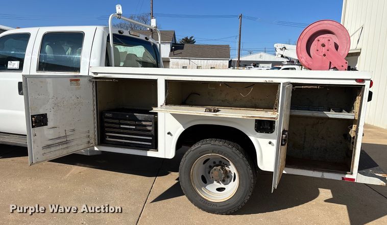 image for item DW7433 2013 Ford F450 XL Super Duty Crew Cab utility / service truck