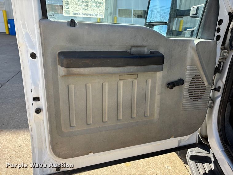 image for item DW7433 2013 Ford F450 XL Super Duty Crew Cab utility / service truck