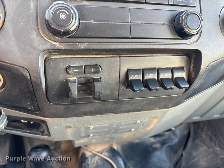 image for item DW7433 2013 Ford F450 XL Super Duty Crew Cab utility / service truck