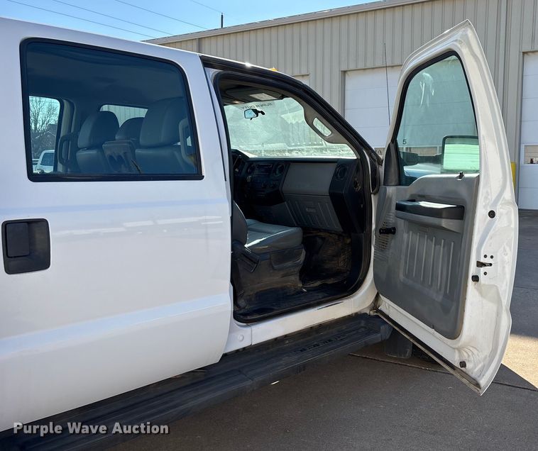 image for item DW7433 2013 Ford F450 XL Super Duty Crew Cab utility / service truck