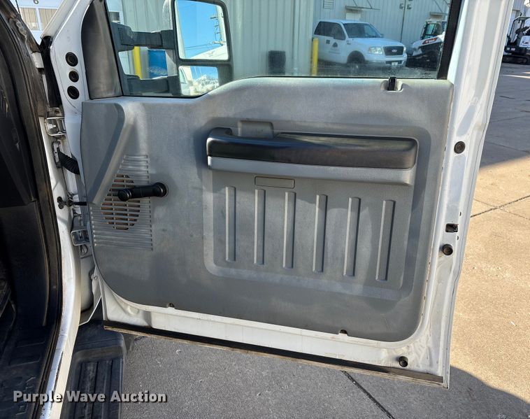 image for item DW7433 2013 Ford F450 XL Super Duty Crew Cab utility / service truck