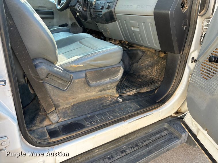 image for item DW7433 2013 Ford F450 XL Super Duty Crew Cab utility / service truck