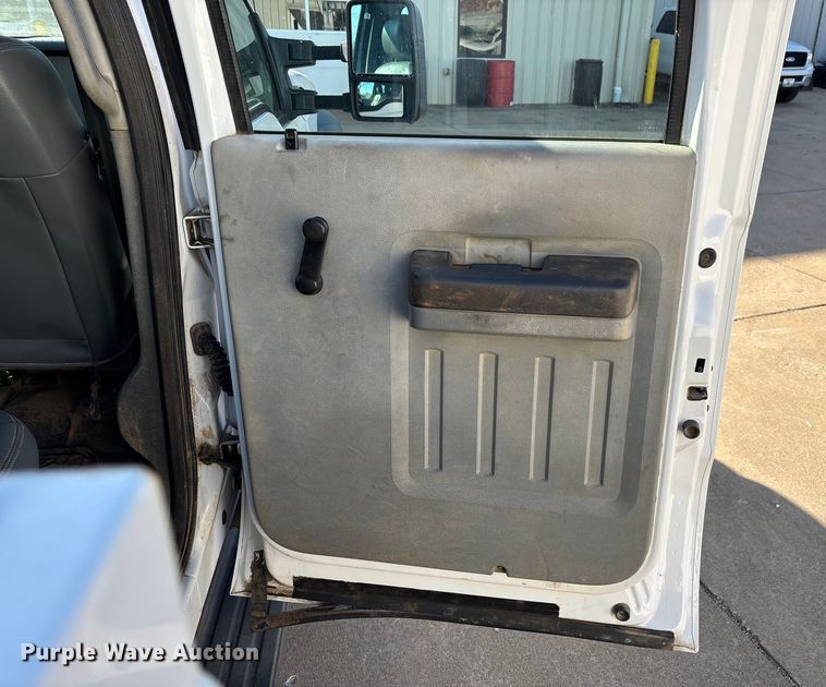 image for item DW7433 2013 Ford F450 XL Super Duty Crew Cab utility / service truck