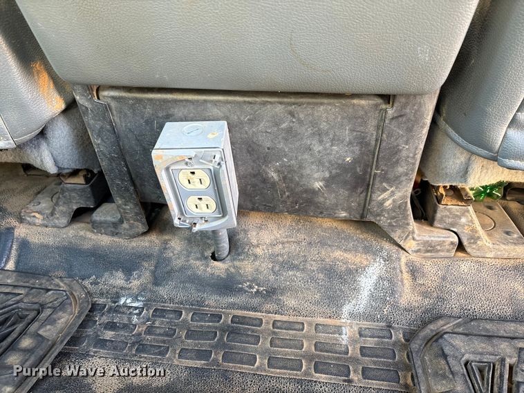 image for item DW7433 2013 Ford F450 XL Super Duty Crew Cab utility / service truck