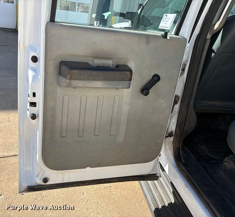 image for item DW7433 2013 Ford F450 XL Super Duty Crew Cab utility / service truck