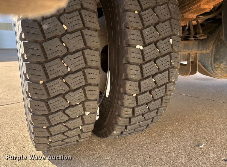 image for item DW7433 2013 Ford F450 XL Super Duty Crew Cab utility / service truck