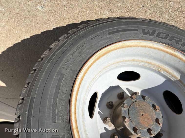 image for item DW7433 2013 Ford F450 XL Super Duty Crew Cab utility / service truck