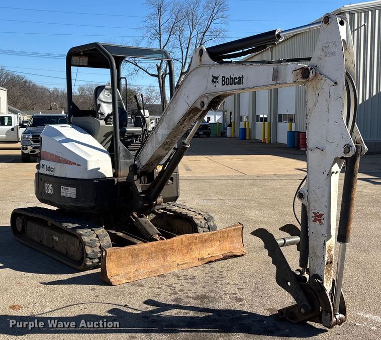 image for item DW7438 2010 Bobcat E35 mini excavator