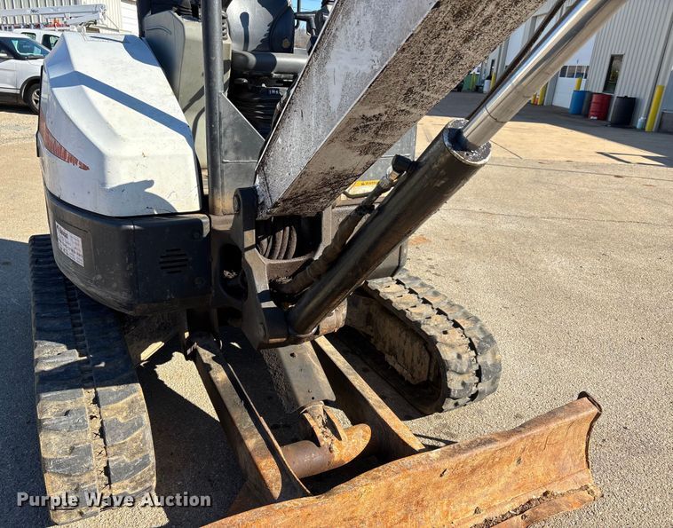 image for item DW7438 2010 Bobcat E35 mini excavator