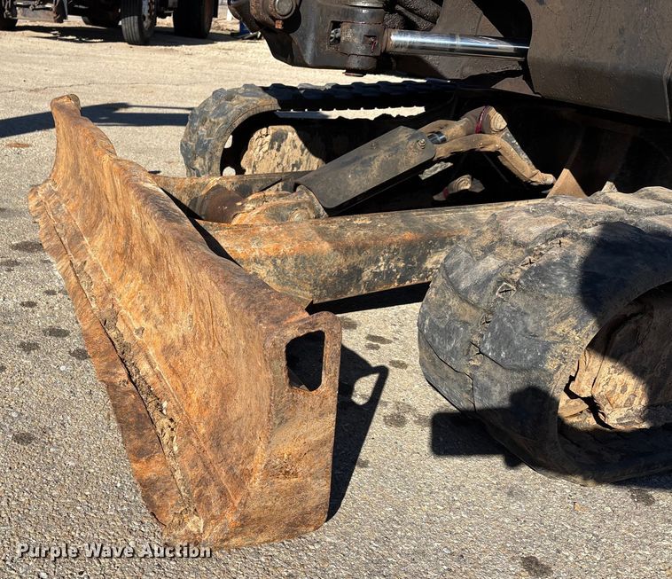 image for item DW7438 2010 Bobcat E35 mini excavator