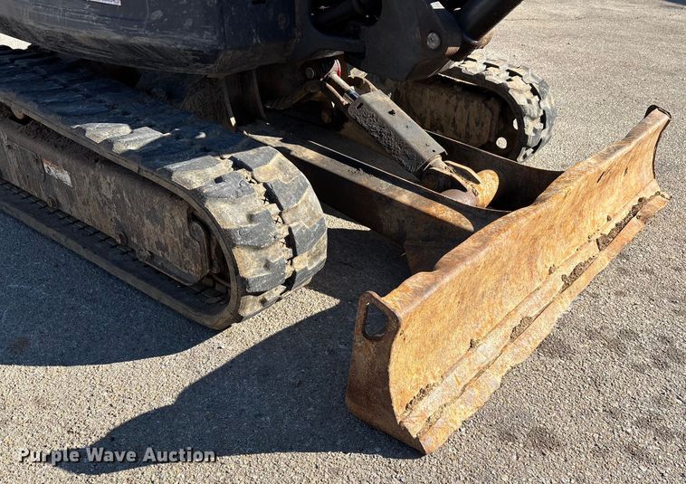 image for item DW7438 2010 Bobcat E35 mini excavator