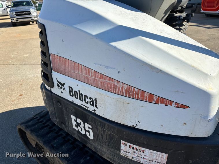 image for item DW7438 2010 Bobcat E35 mini excavator