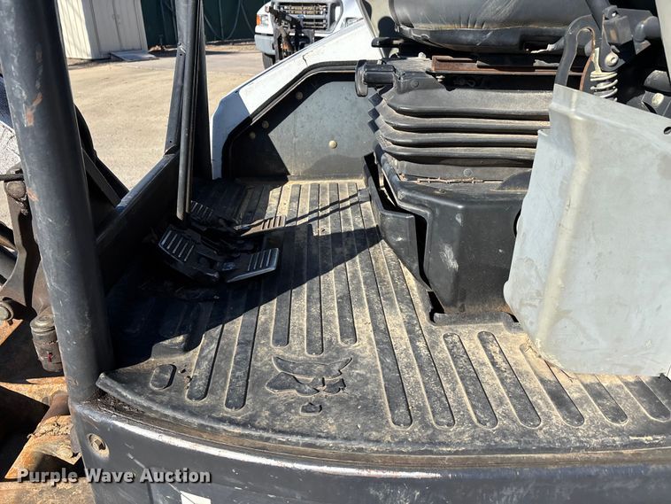 image for item DW7438 2010 Bobcat E35 mini excavator