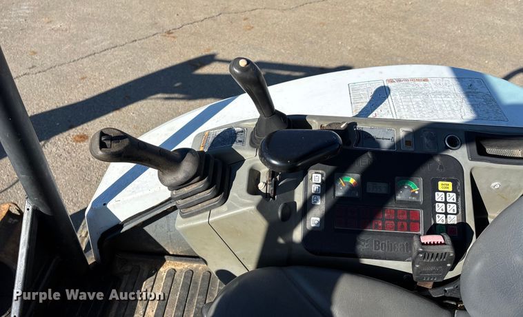 image for item DW7438 2010 Bobcat E35 mini excavator