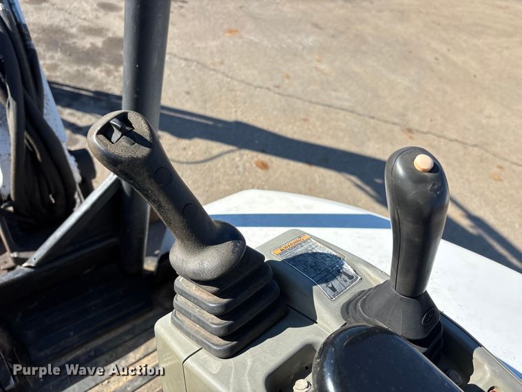 image for item DW7438 2010 Bobcat E35 mini excavator