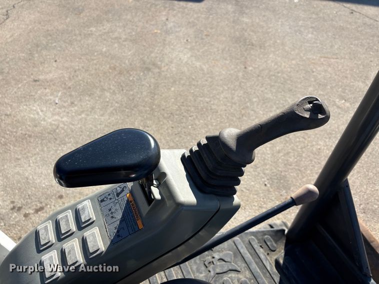 image for item DW7438 2010 Bobcat E35 mini excavator