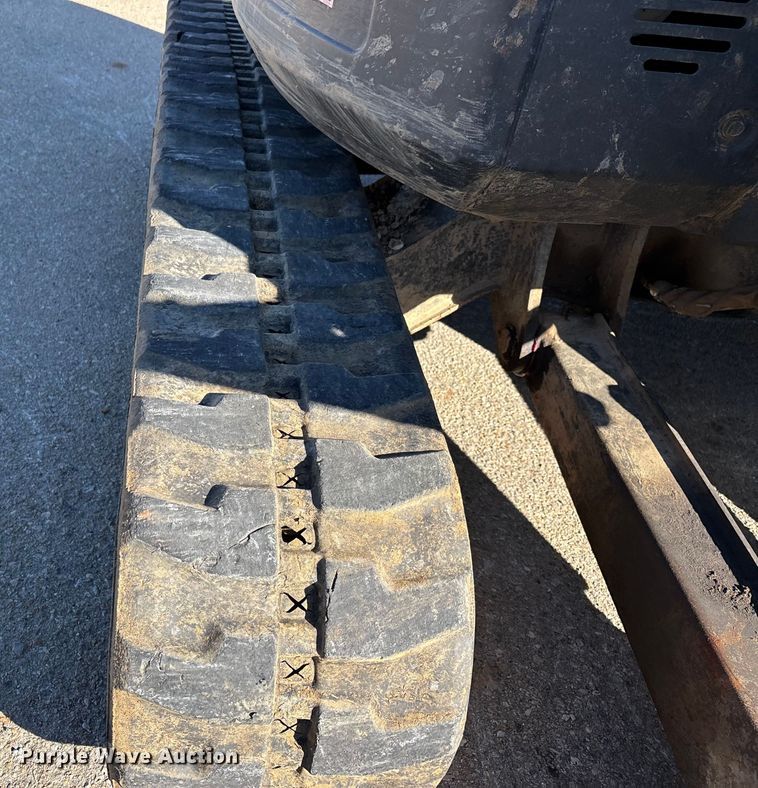 image for item DW7438 2010 Bobcat E35 mini excavator