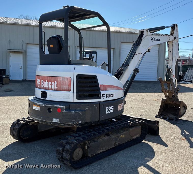 image for item DW7441 2014 Bobcat E35 mini excavator