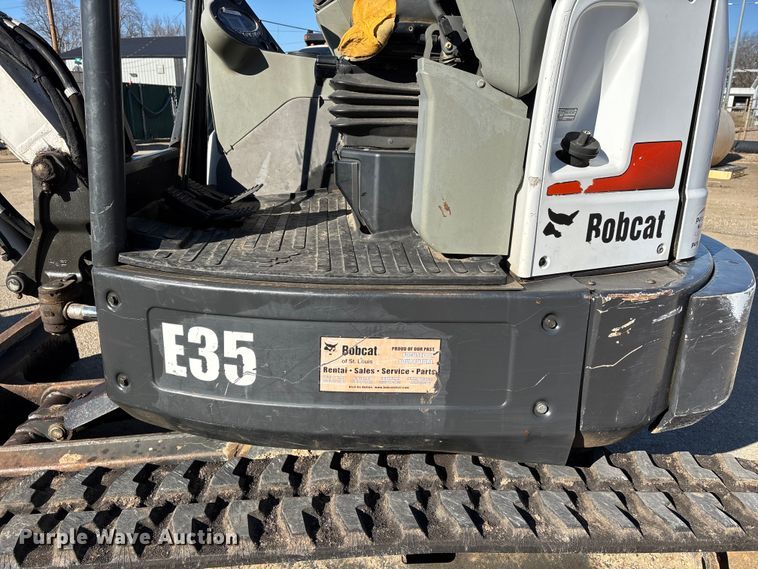 image for item DW7441 2014 Bobcat E35 mini excavator