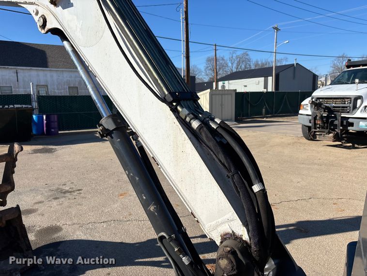 image for item DW7441 2014 Bobcat E35 mini excavator