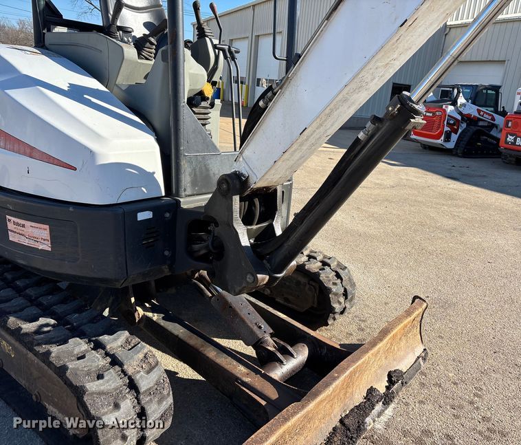 image for item DW7441 2014 Bobcat E35 mini excavator