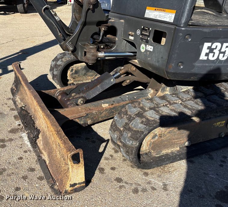image for item DW7441 2014 Bobcat E35 mini excavator