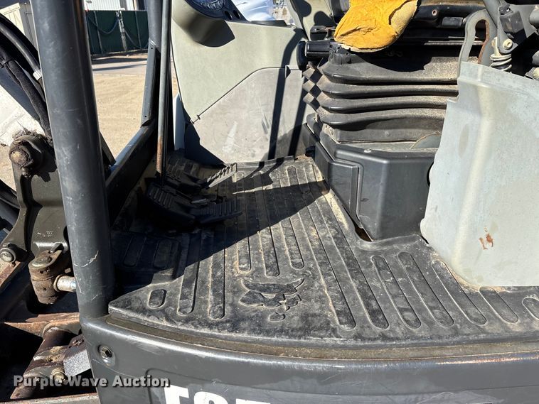 image for item DW7441 2014 Bobcat E35 mini excavator