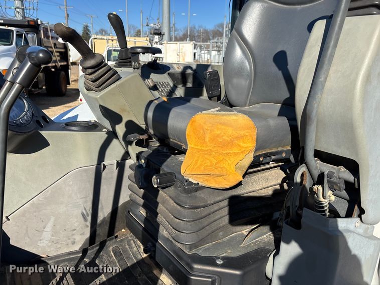 image for item DW7441 2014 Bobcat E35 mini excavator