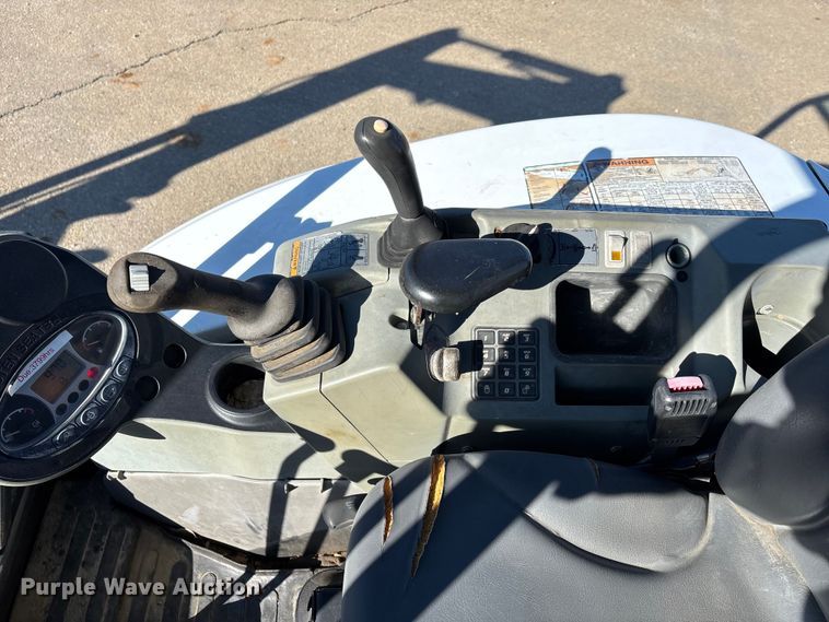 image for item DW7441 2014 Bobcat E35 mini excavator