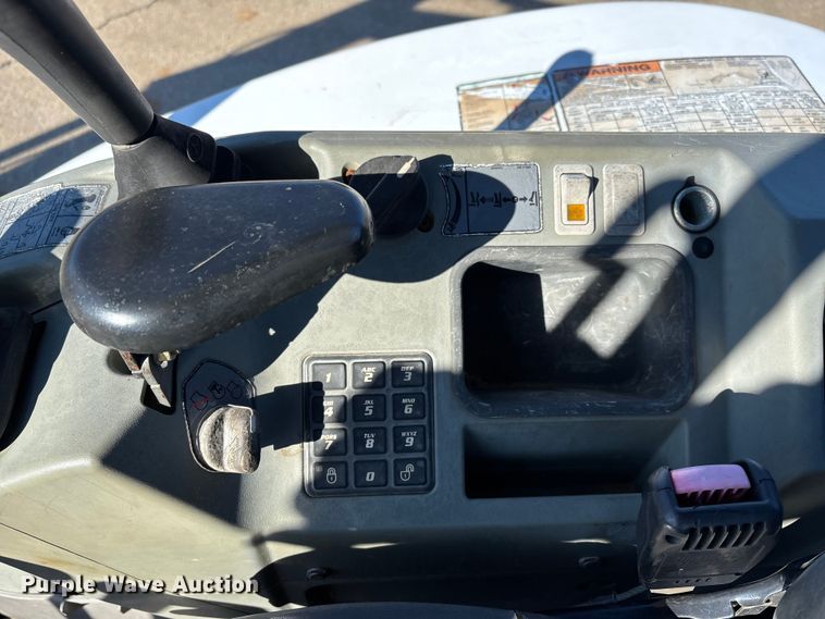 image for item DW7441 2014 Bobcat E35 mini excavator