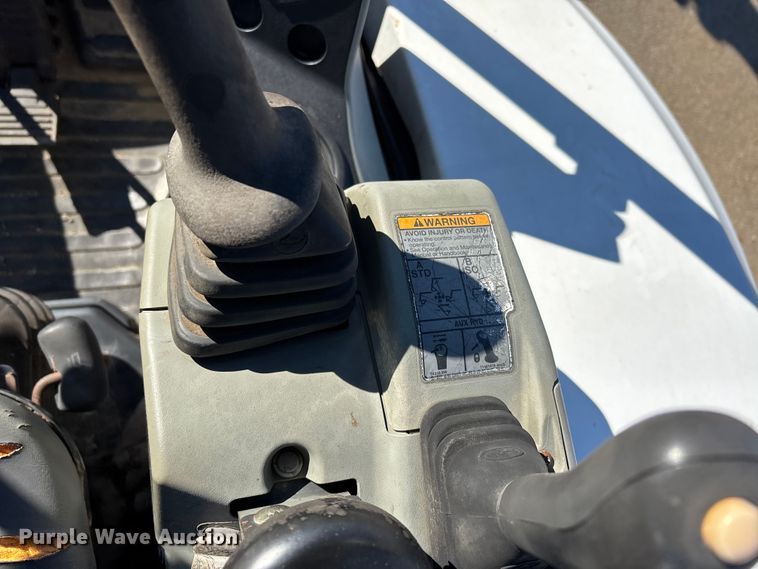 image for item DW7441 2014 Bobcat E35 mini excavator