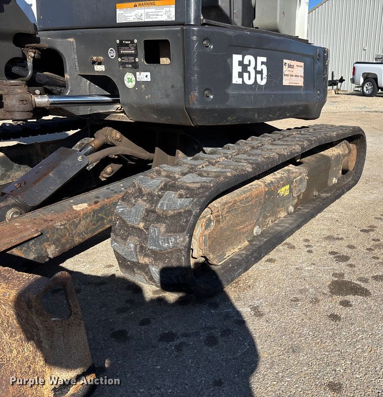 image for item DW7441 2014 Bobcat E35 mini excavator