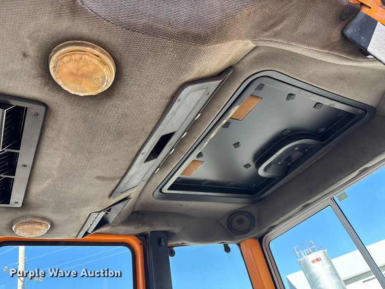 image for item DW7446 Ford 6610 tractor