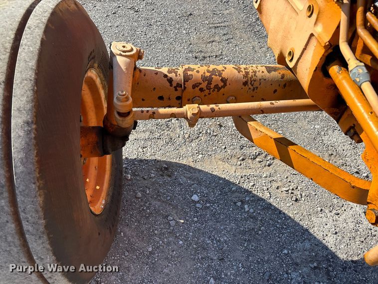 image for item DW7447 Ford 6610 tractor