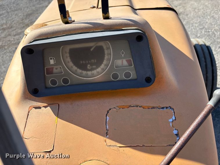 image for item DW7447 Ford 6610 tractor