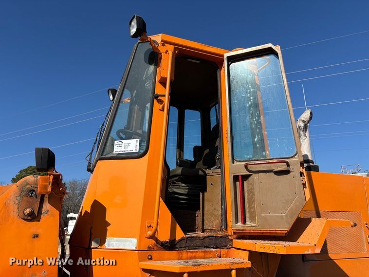 image for item DW7448 1993 Caterpillar 936F wheel loader