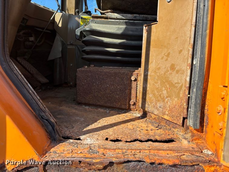 image for item DW7448 1993 Caterpillar 936F wheel loader