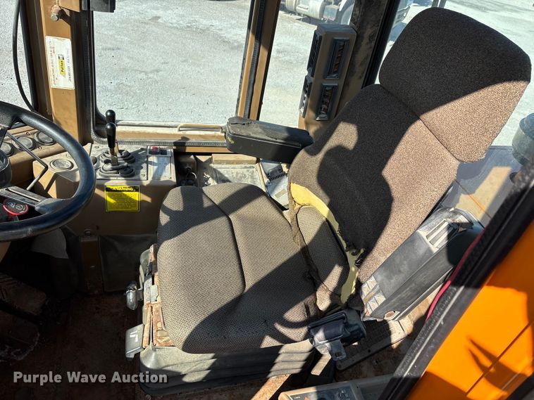 image for item DW7448 1993 Caterpillar 936F wheel loader