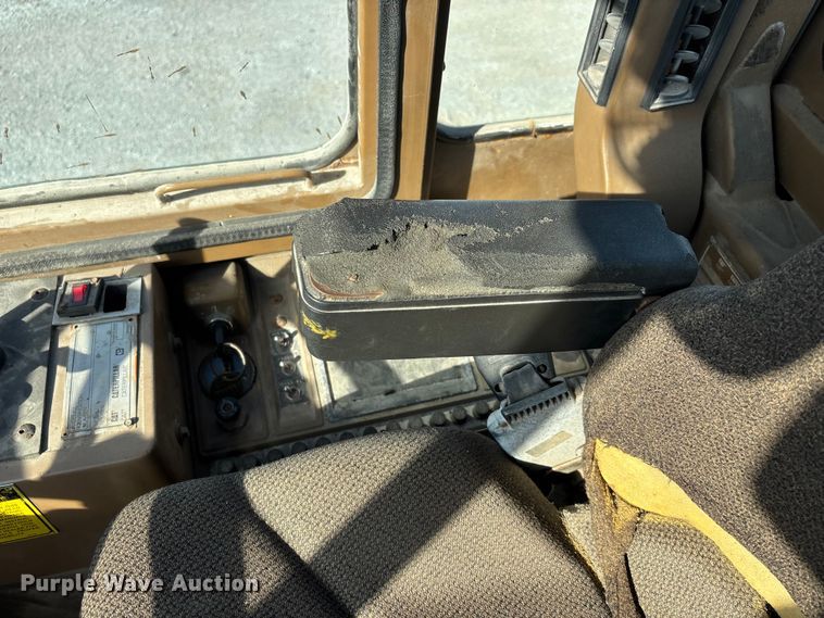 image for item DW7448 1993 Caterpillar 936F wheel loader