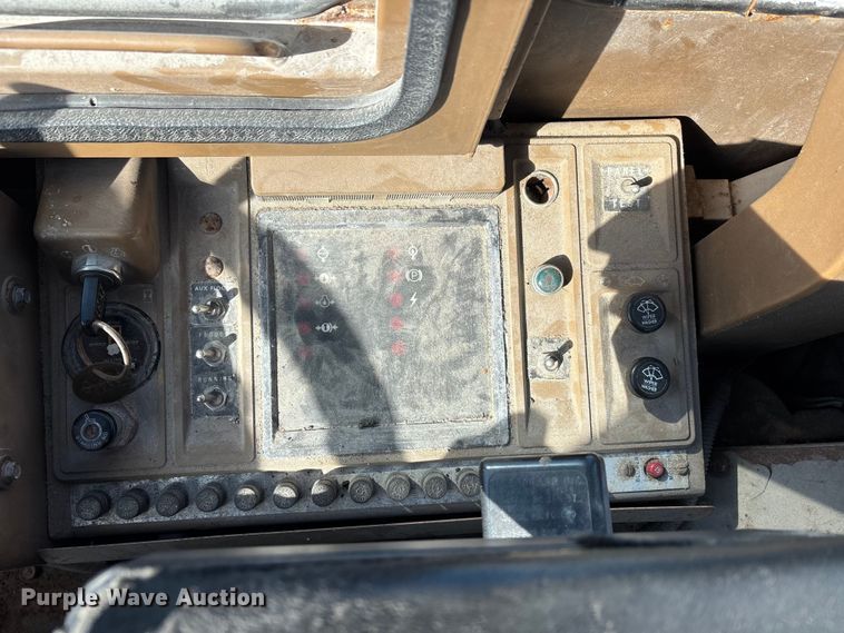 image for item DW7448 1993 Caterpillar 936F wheel loader