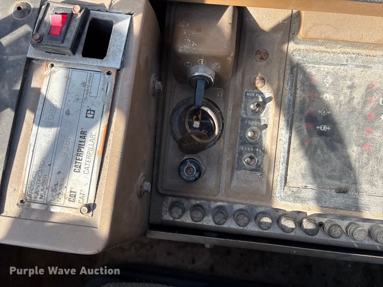 image for item DW7448 1993 Caterpillar 936F wheel loader