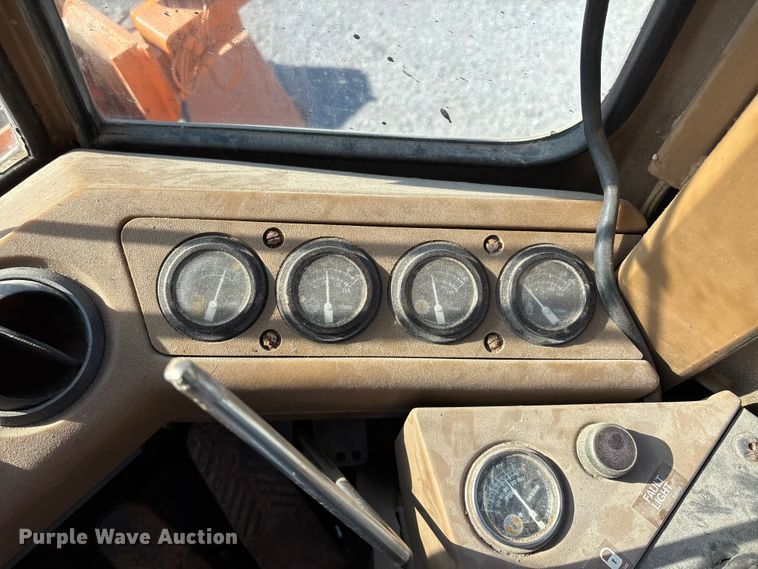 image for item DW7448 1993 Caterpillar 936F wheel loader