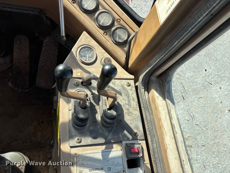 image for item DW7448 1993 Caterpillar 936F wheel loader