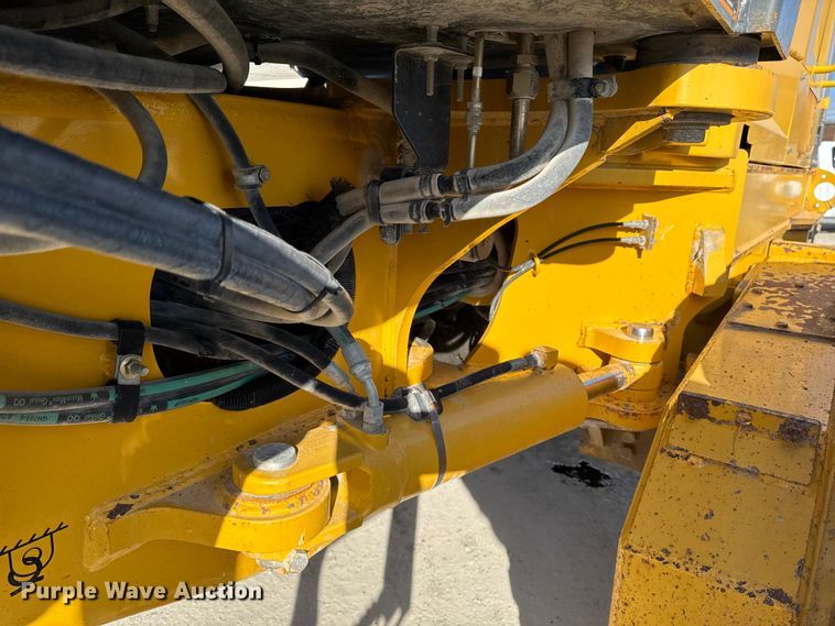 image for item EA2277 2010 John Deere 770G motor grader